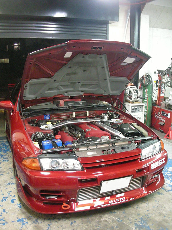 MAROYA 日産 スカイラインGT-R［BNR32］用ボンネットダンパー