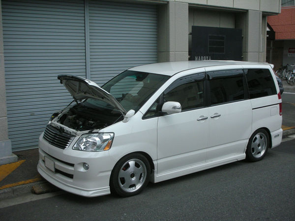 MAROYA トヨタ ノア［AZR60］用ボンネットダンパー