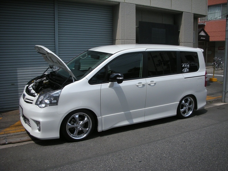 MAROYA トヨタ ノア［ZRR70］用ボンネットダンパー