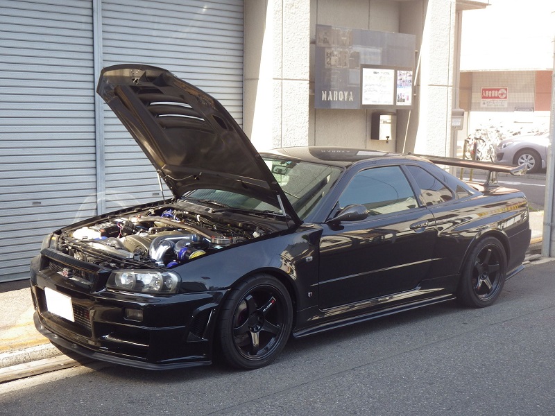 MAROYA 日産 スカイラインGT-R［BNR34］用ボンネットダンパー